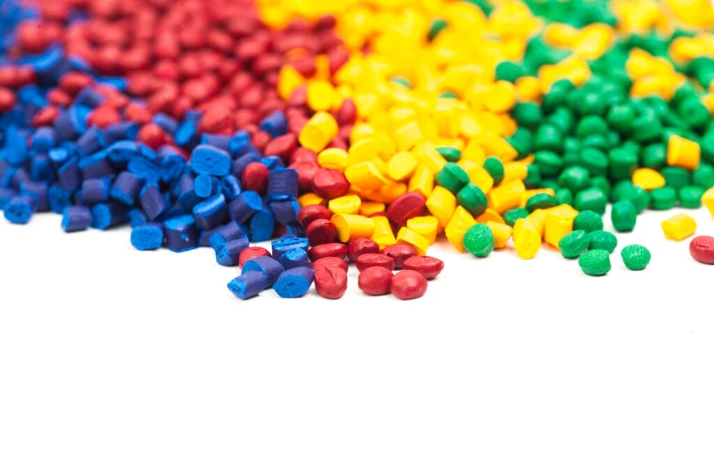 tinted plastic granulate for injection moulding process